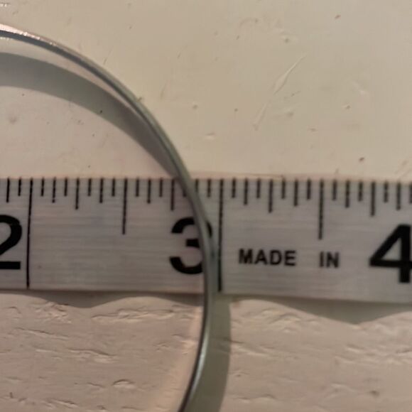 Retro 1990s 7.5” smooth polished silver tone stackable bangle bracelet - Picture 8 of 9